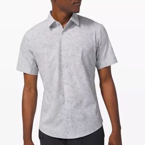 Lululemon Men’s Airing Short Sleeve Button Up Shirt